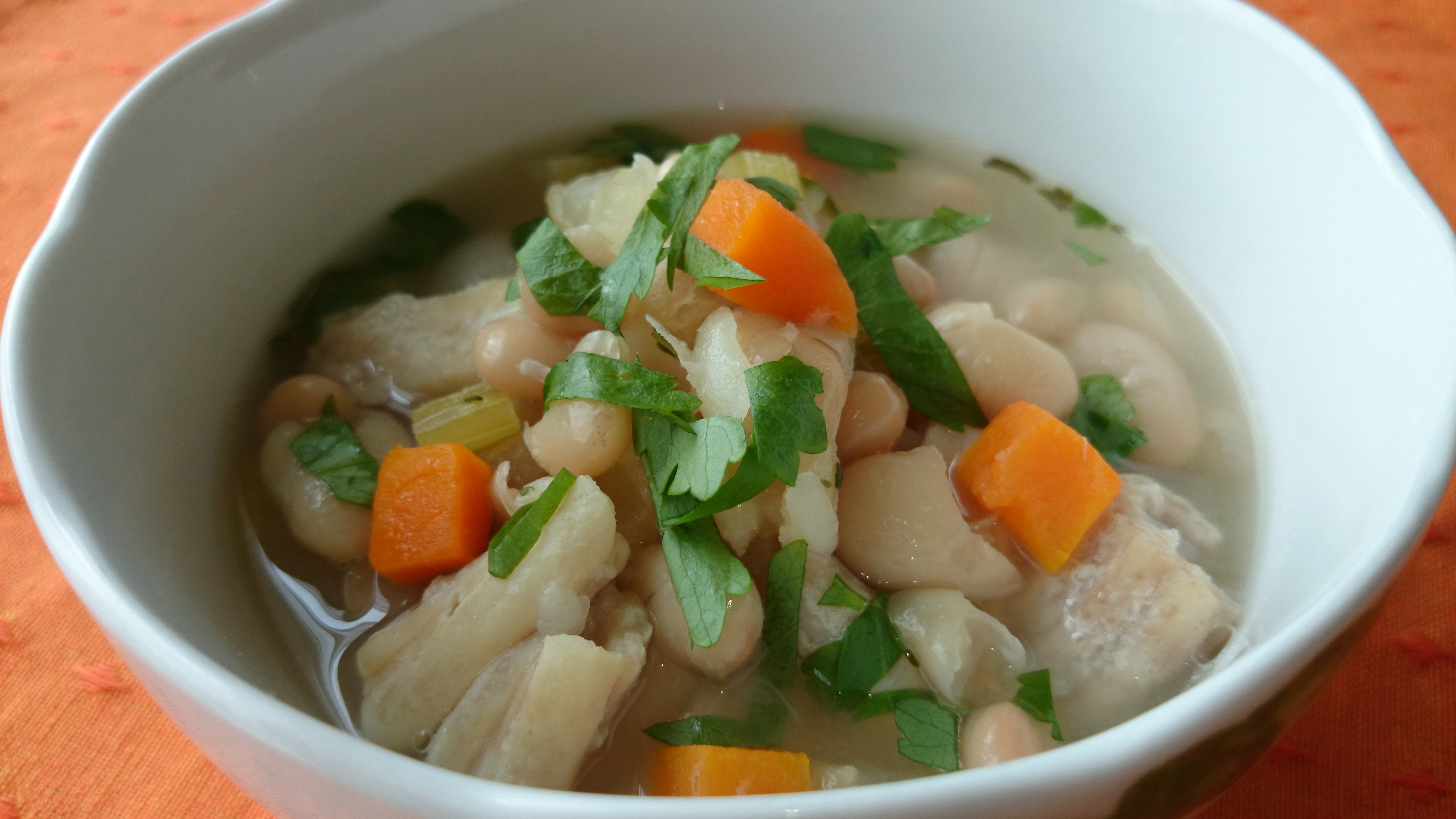 シマ腸と白いんげん豆のスープ