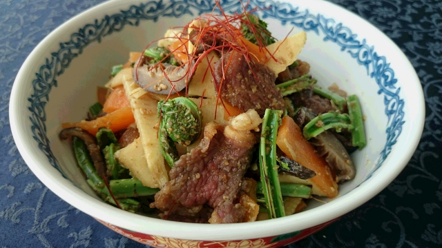 ツラミと山菜の韓国風和え物